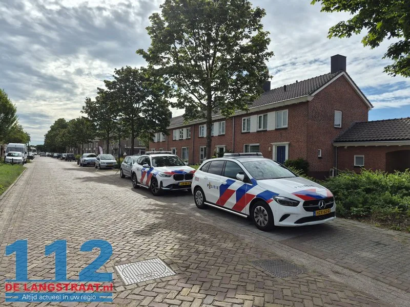Hennepkwekerij aangetroffen in huis in Kaatsheuvel, vermoedelijk ook illegaal stroom afgetapt 2 Hennepkwekerij aangetroffen in huis in Kaatsheuvel, vermoedelijk ook illegaal stroom afgetapt 112 De Langstraat