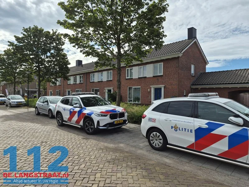 Hennepkwekerij aangetroffen in huis in Kaatsheuvel, vermoedelijk ook illegaal stroom afgetapt 3 Hennepkwekerij aangetroffen in huis in Kaatsheuvel, vermoedelijk ook illegaal stroom afgetapt 112 De Langstraat