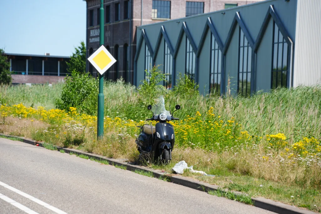 Scooterrijdster raakt gewond bij botsing met auto in Kaatsheuvel 112 De Langstraat