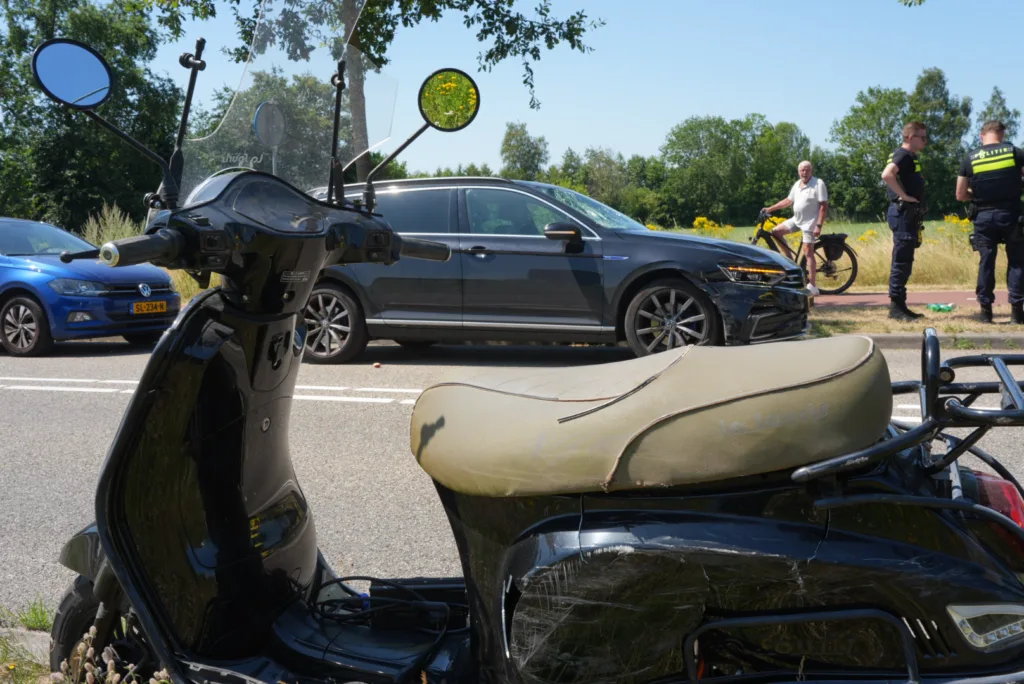 Scooterrijdster raakt gewond bij botsing met auto in Kaatsheuvel 112 De Langstraat