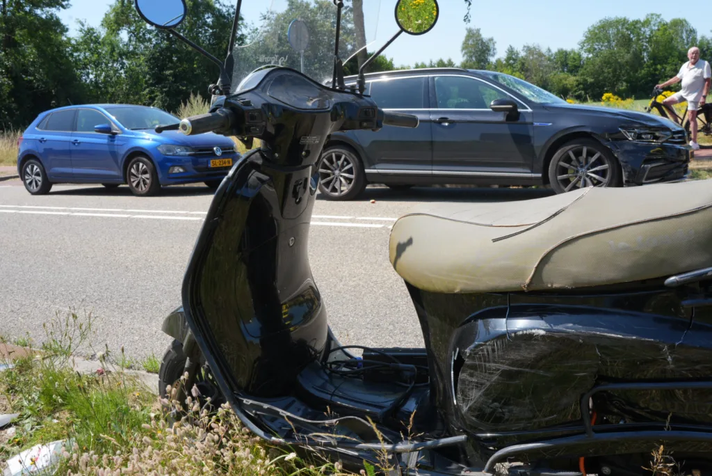 Scooterrijdster raakt gewond bij botsing met auto in Kaatsheuvel 112 De Langstraat