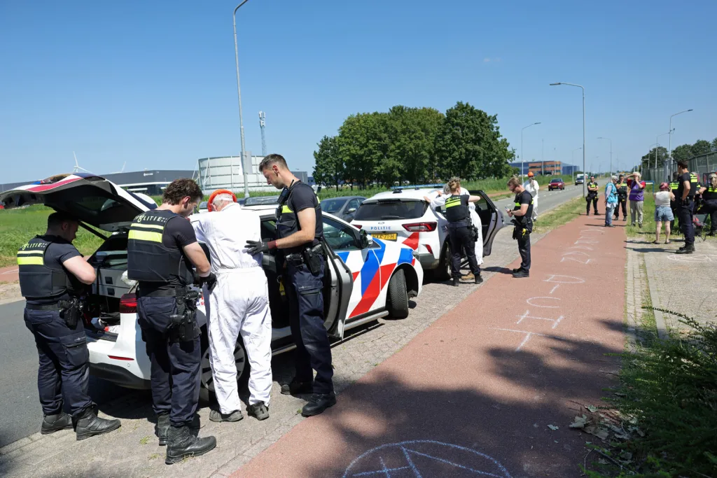 Klimaatactivisten bezetten gaswinningslocatie aan Weteringweg: politie verricht aanhoudingen 112 De Langstraat