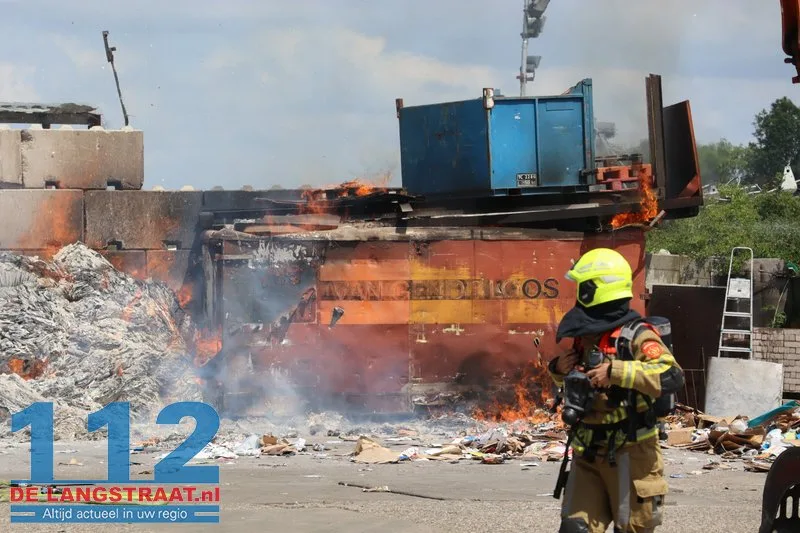 Grote inzet bij brand in papieropslag in Kaatsheuvel 1 Grote inzet bij brand in papieropslag in Kaatsheuvel 112 De Langstraat