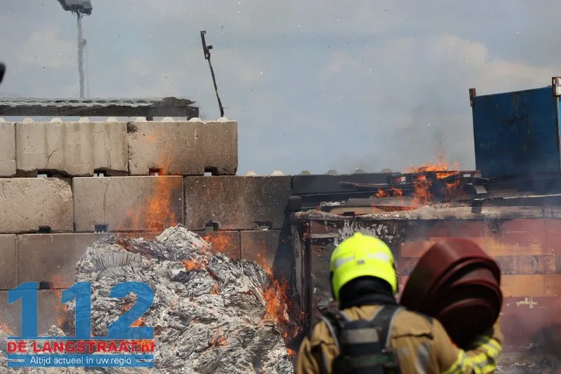 Grote inzet bij brand in papieropslag in Kaatsheuvel 2 Grote inzet bij brand in papieropslag in Kaatsheuvel 112 De Langstraat