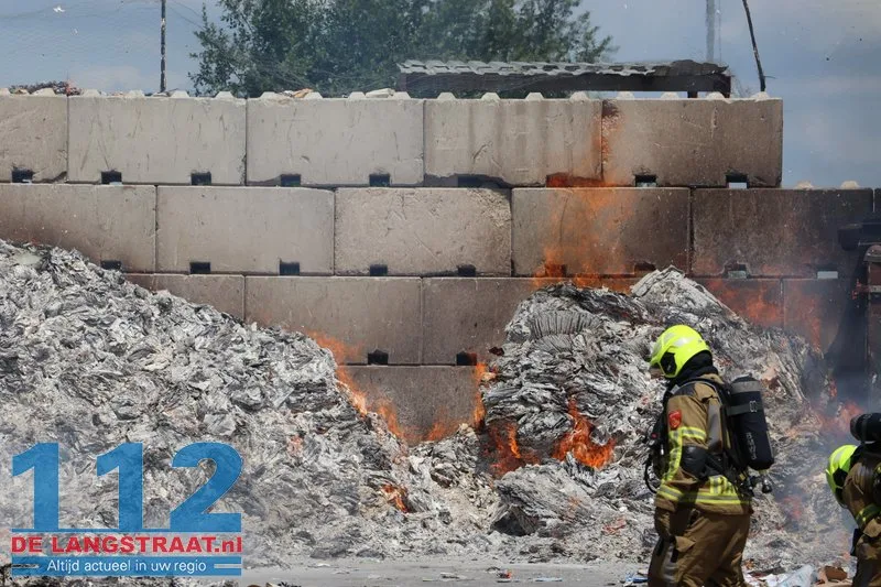 Grote inzet bij brand in papieropslag in Kaatsheuvel 4 Grote inzet bij brand in papieropslag in Kaatsheuvel 112 De Langstraat