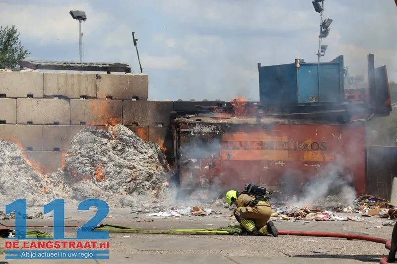 Grote inzet bij brand in papieropslag in Kaatsheuvel 6 Grote inzet bij brand in papieropslag in Kaatsheuvel 112 De Langstraat