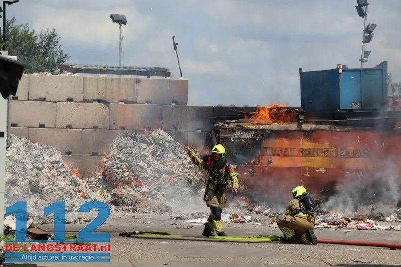 Grote inzet bij brand in papieropslag in Kaatsheuvel 7 Grote inzet bij brand in papieropslag in Kaatsheuvel 112 De Langstraat