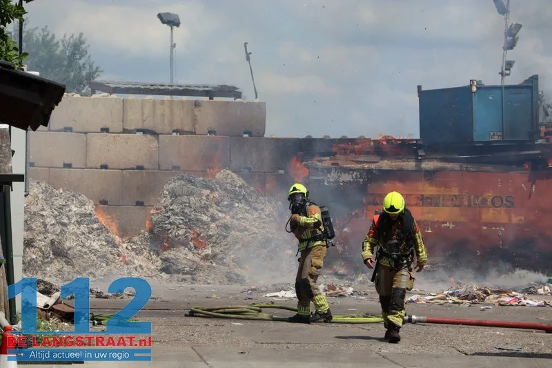 Grote inzet bij brand in papieropslag in Kaatsheuvel 8 Grote inzet bij brand in papieropslag in Kaatsheuvel 112 De Langstraat