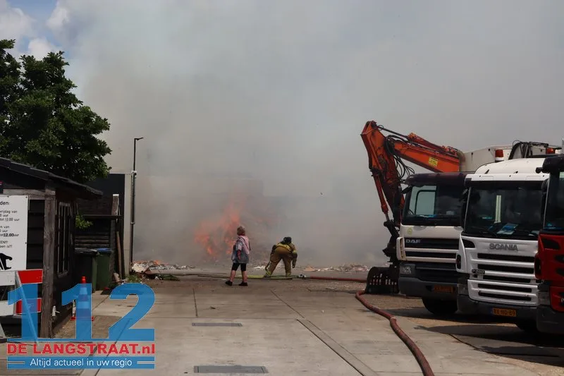 Grote inzet bij brand in papieropslag in Kaatsheuvel 9 Grote inzet bij brand in papieropslag in Kaatsheuvel 112 De Langstraat