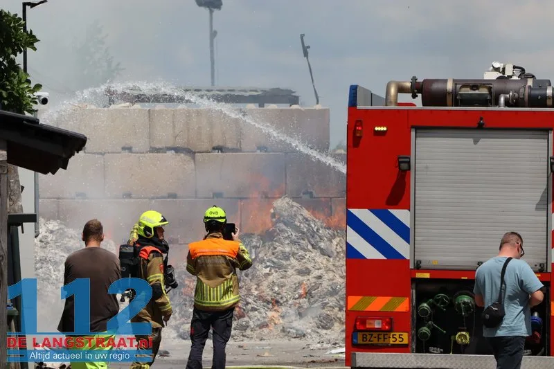 Grote inzet bij brand in papieropslag in Kaatsheuvel 14 Grote inzet bij brand in papieropslag in Kaatsheuvel 112 De Langstraat