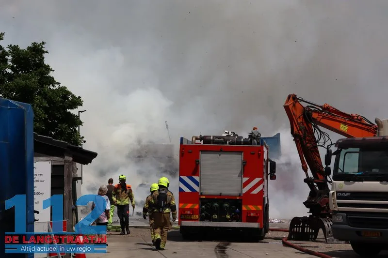 Grote inzet bij brand in papieropslag in Kaatsheuvel 15 Grote inzet bij brand in papieropslag in Kaatsheuvel 112 De Langstraat