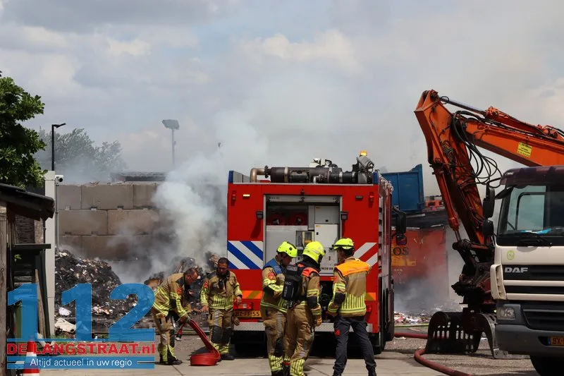 Grote inzet bij brand in papieropslag in Kaatsheuvel 18 Grote inzet bij brand in papieropslag in Kaatsheuvel 112 De Langstraat