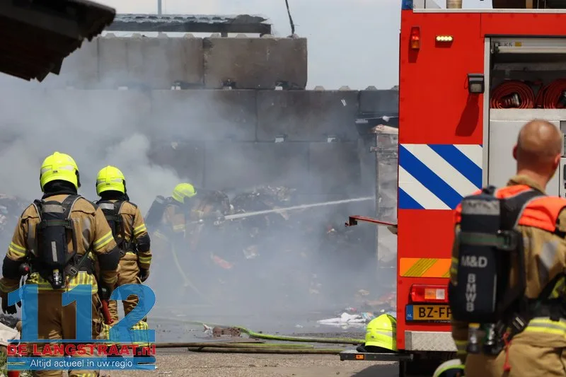 Grote inzet bij brand in papieropslag in Kaatsheuvel 21 Grote inzet bij brand in papieropslag in Kaatsheuvel 112 De Langstraat