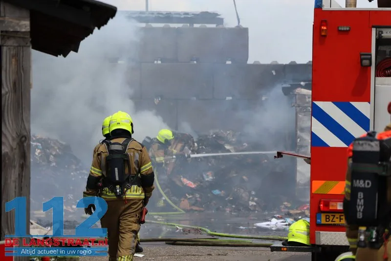 Grote inzet bij brand in papieropslag in Kaatsheuvel 22 Grote inzet bij brand in papieropslag in Kaatsheuvel 112 De Langstraat