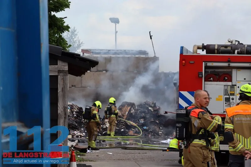 Grote inzet bij brand in papieropslag in Kaatsheuvel 24 Grote inzet bij brand in papieropslag in Kaatsheuvel 112 De Langstraat