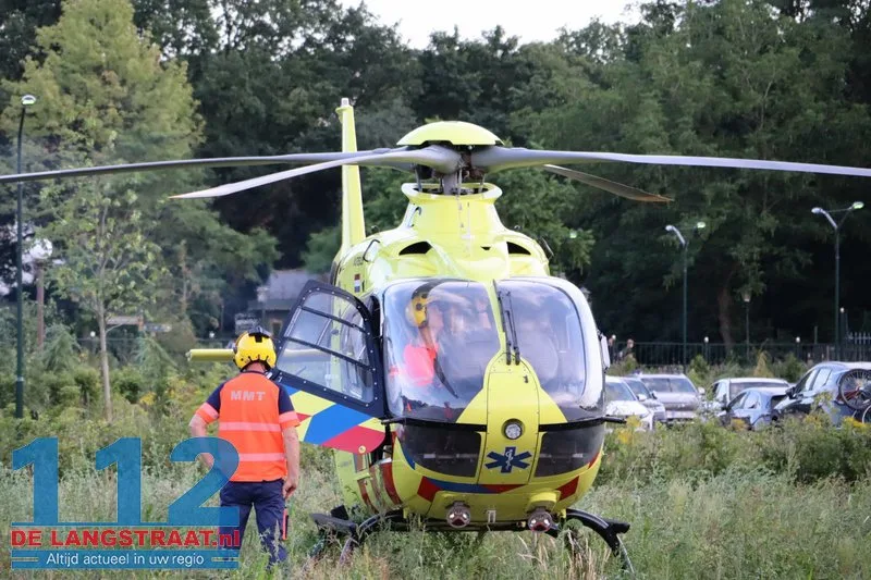Traumahelikopter landt op parkeerplaats Efteling: bezoekers moeten wachten met vertrek wegens medische inzet 112 De Langstraat