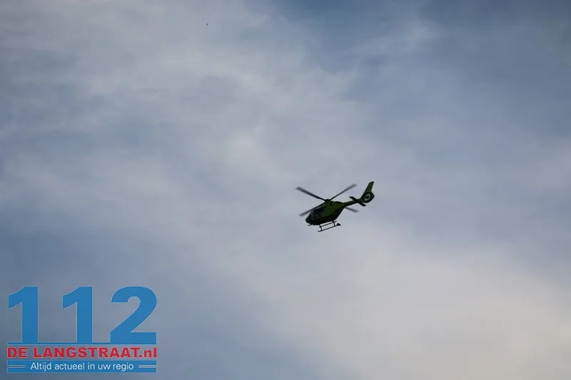 Traumahelikopter landt op parkeerplaats Efteling: bezoekers moeten wachten met vertrek wegens medische inzet 112 De Langstraat