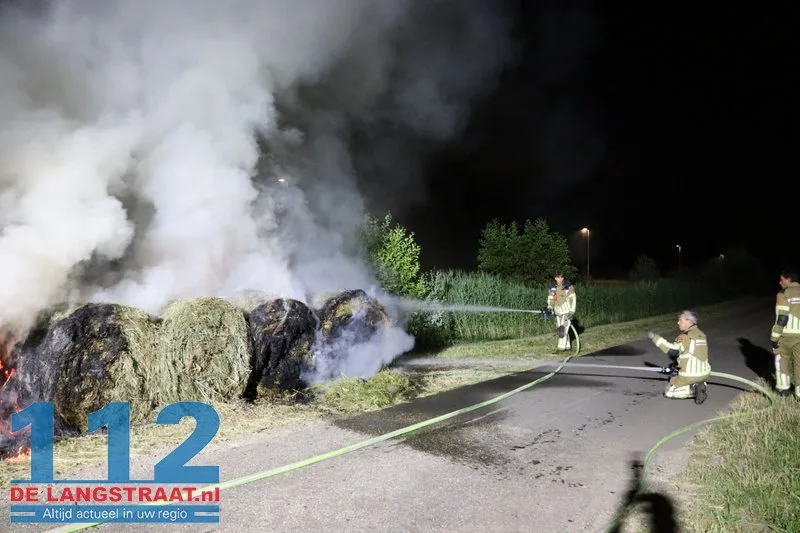 Meerdere hooirollen in brand op Halve Zolenpad tussen Waalwijk en Sprang-Capelle 112 De Langstraat