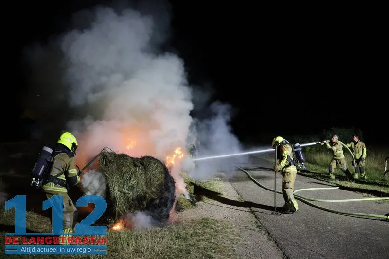 Meerdere hooirollen in brand op Halve Zolenpad tussen Waalwijk en Sprang-Capelle 112 De Langstraat