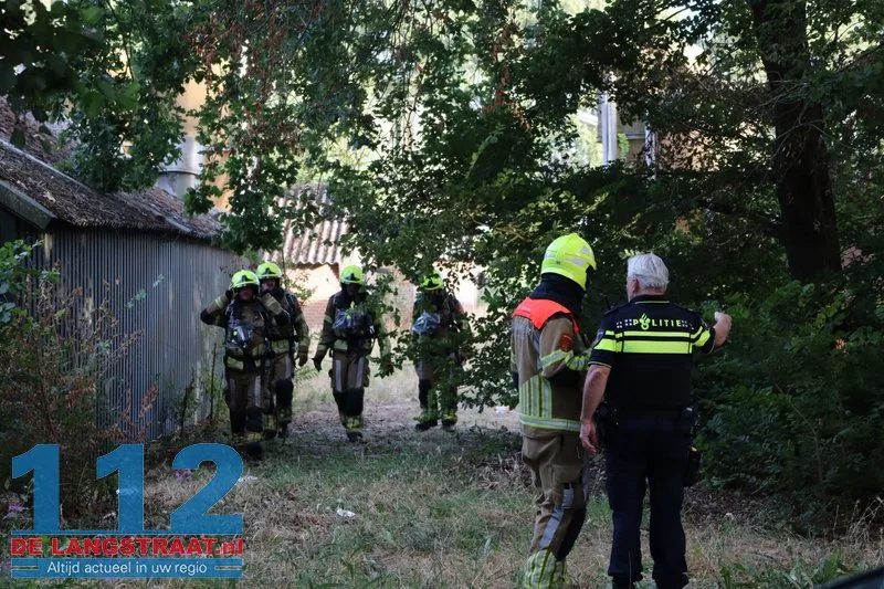 Voor derde keer brandmelding bij gekraakte boerderij Waspik 6 Voor derde keer brandmelding bij gekraakte boerderij Waspik 112 De Langstraat