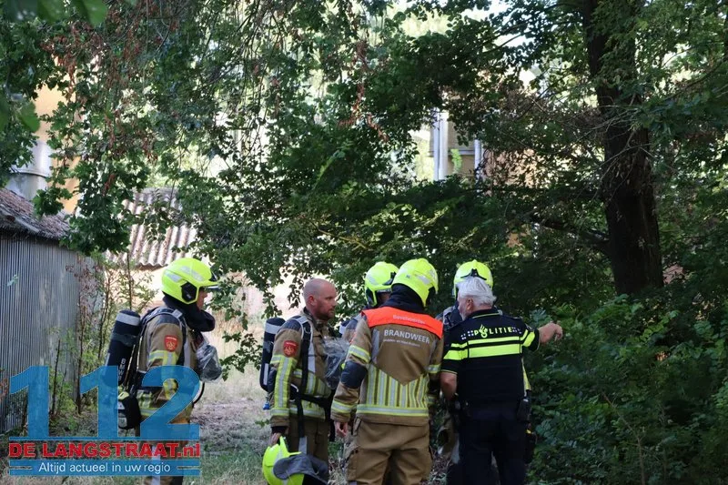 Voor derde keer brandmelding bij gekraakte boerderij Waspik 7 Voor derde keer brandmelding bij gekraakte boerderij Waspik 112 De Langstraat
