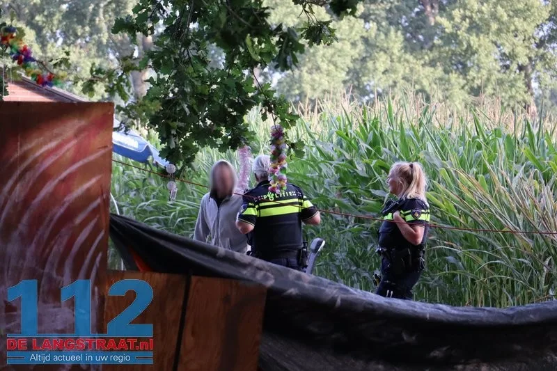 Voor derde keer brandmelding bij gekraakte boerderij Waspik 11 Voor derde keer brandmelding bij gekraakte boerderij Waspik 112 De Langstraat
