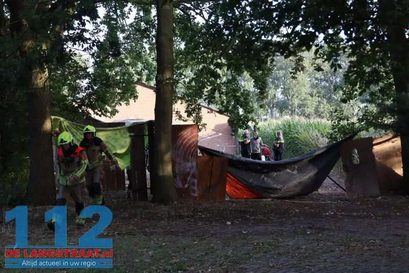 Voor derde keer brandmelding bij gekraakte boerderij Waspik 12 Voor derde keer brandmelding bij gekraakte boerderij Waspik 112 De Langstraat