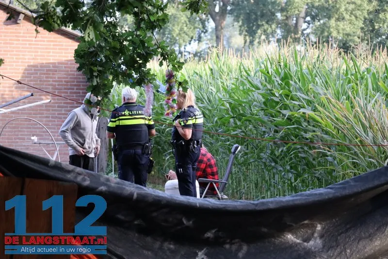 Voor derde keer brandmelding bij gekraakte boerderij Waspik 13 Voor derde keer brandmelding bij gekraakte boerderij Waspik 112 De Langstraat