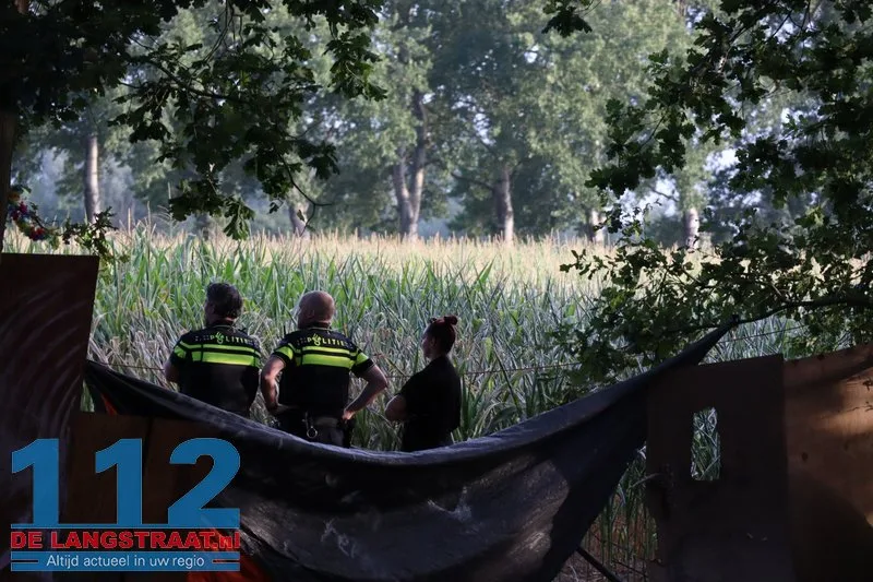 Voor derde keer brandmelding bij gekraakte boerderij Waspik 15 Voor derde keer brandmelding bij gekraakte boerderij Waspik 112 De Langstraat