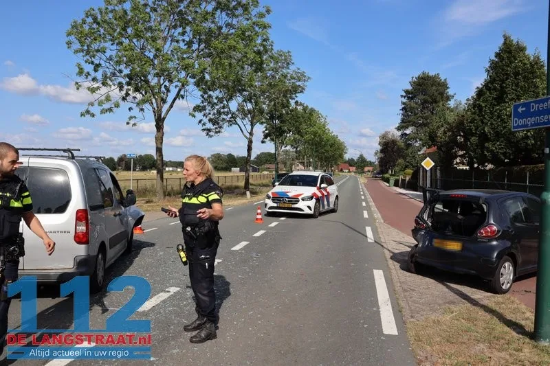 Twee auto's total loss na kop-staartbotsing Kaatsheuvel 6 Twee auto's total loss na kop-staartbotsing Kaatsheuvel 112 De Langstraat