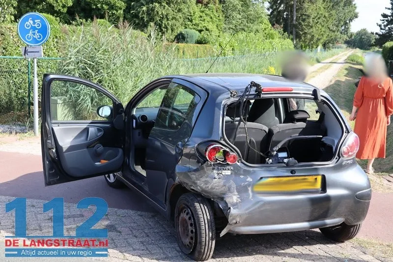 Twee auto's total loss na kop-staartbotsing Kaatsheuvel 10 Twee auto's total loss na kop-staartbotsing Kaatsheuvel 112 De Langstraat