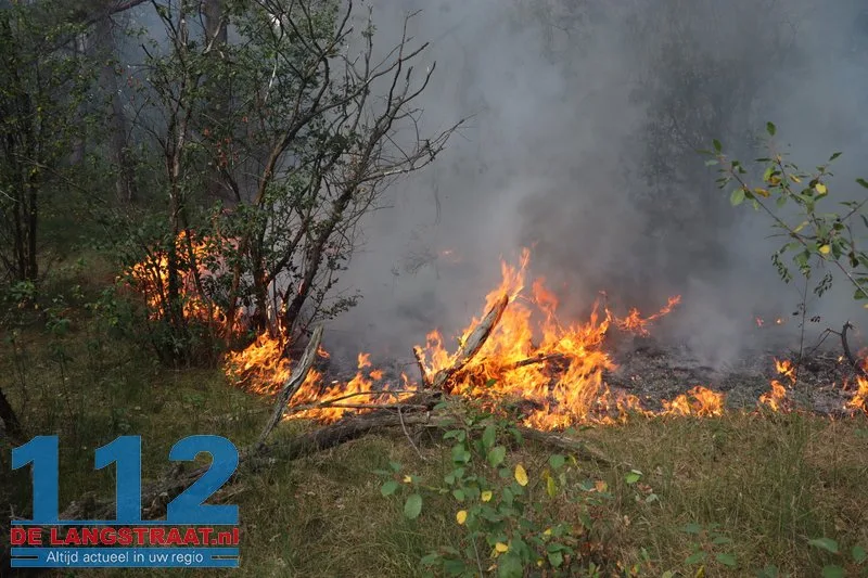 Brand uitgebroken in de Loonse en Drunense Duinen, gebied moeilijk te bereiken door smalle paden 112 De Langstraat