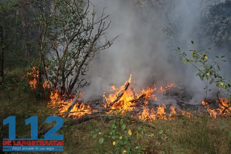 Brand uitgebroken in de Loonse en Drunense Duinen, gebied moeilijk te bereiken door smalle paden 112 De Langstraat