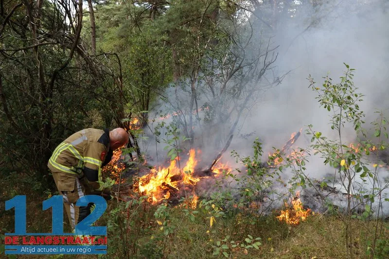 Brand uitgebroken in de Loonse en Drunense Duinen, gebied moeilijk te bereiken door smalle paden 112 De Langstraat
