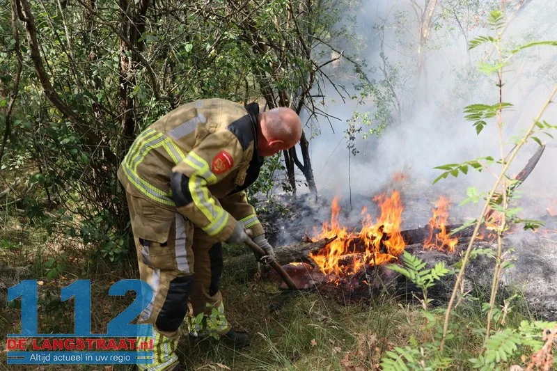 Brand uitgebroken in de Loonse en Drunense Duinen, gebied moeilijk te bereiken door smalle paden 112 De Langstraat