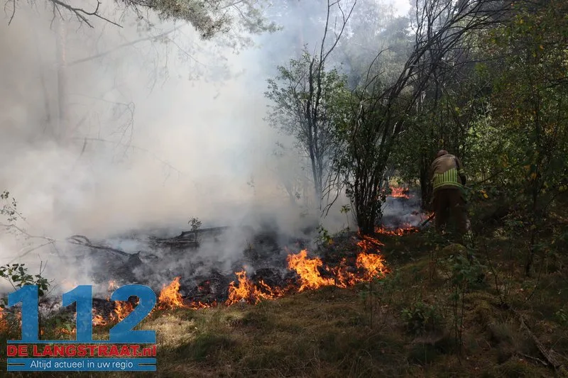 Brand uitgebroken in de Loonse en Drunense Duinen, gebied moeilijk te bereiken door smalle paden 112 De Langstraat