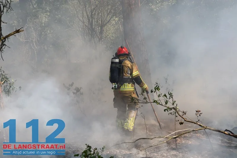 Brand uitgebroken in de Loonse en Drunense Duinen, gebied moeilijk te bereiken door smalle paden 112 De Langstraat