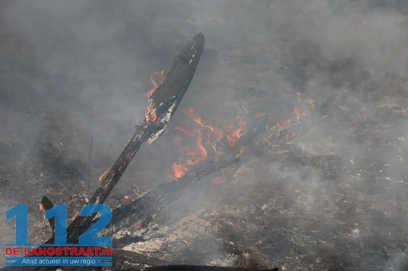Brand uitgebroken in de Loonse en Drunense Duinen, gebied moeilijk te bereiken door smalle paden 112 De Langstraat