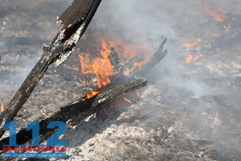 Brand uitgebroken in de Loonse en Drunense Duinen, gebied moeilijk te bereiken door smalle paden 112 De Langstraat