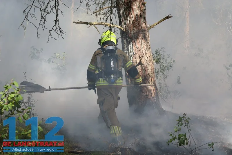 Brand uitgebroken in de Loonse en Drunense Duinen, gebied moeilijk te bereiken door smalle paden 112 De Langstraat