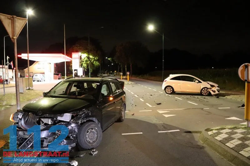 Veel schade bij ongeval tussen twee auto's Dreefseweg Kaatsheuvel 112 De Langstraat