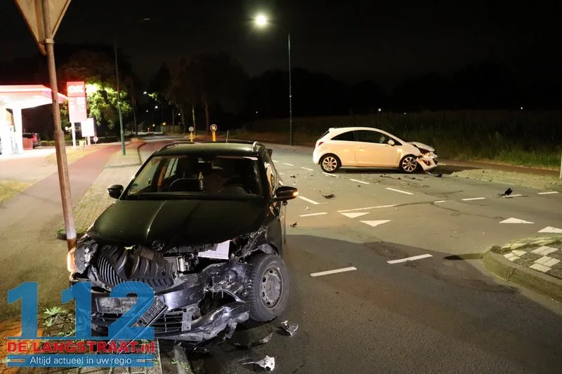 Veel schade bij ongeval tussen twee auto's Dreefseweg Kaatsheuvel 112 De Langstraat