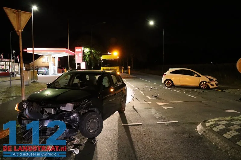 Veel schade bij ongeval tussen twee auto's Dreefseweg Kaatsheuvel 112 De Langstraat