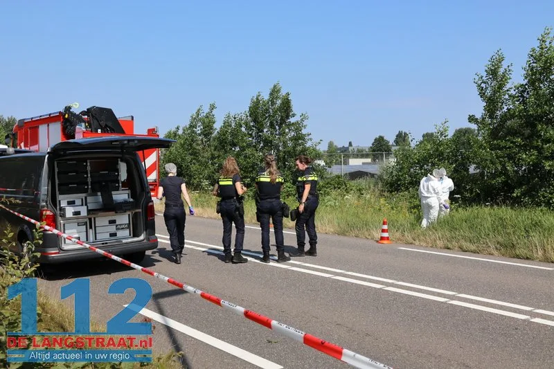 Dode man in sloot Dongen blijkt uit rijdende bestelbus te zijn gevallen, slachtoffer is 42-jarige Tilburger 1 Dode man in sloot Dongen blijkt uit rijdende bestelbus te zijn gevallen, slachtoffer is 42-jarige Tilburger 112 De Langstraat