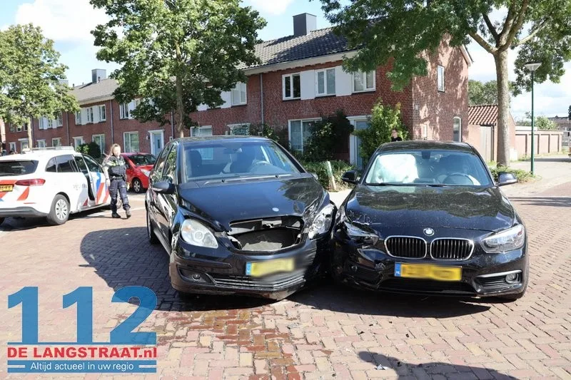 Twee auto's botsen op elkaar op kruising Kaatsheuvel 112 De Langstraat