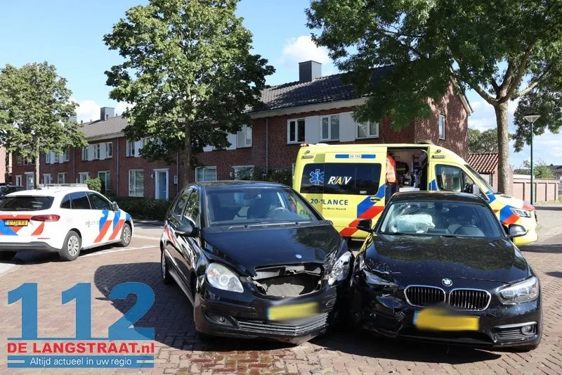 Twee auto's botsen op elkaar op kruising Kaatsheuvel 112 De Langstraat