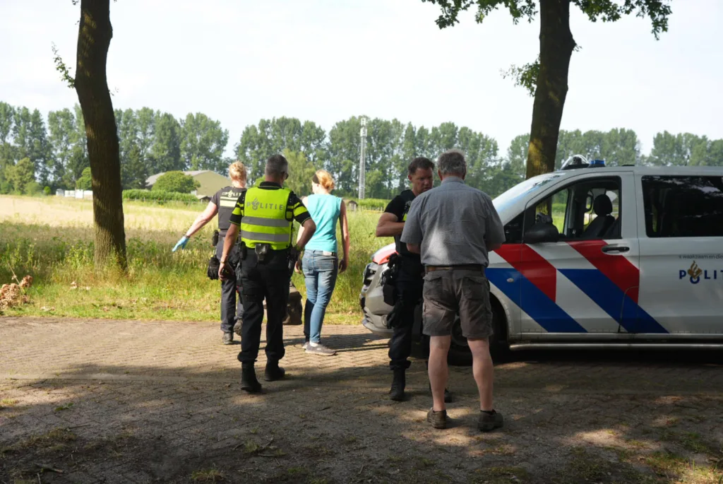 Twee branden bij boerderij in Waspik: politie vindt twee krakers en houdt vrouw aan 12 Twee branden bij boerderij in Waspik: politie vindt twee krakers en houdt vrouw aan 112 De Langstraat