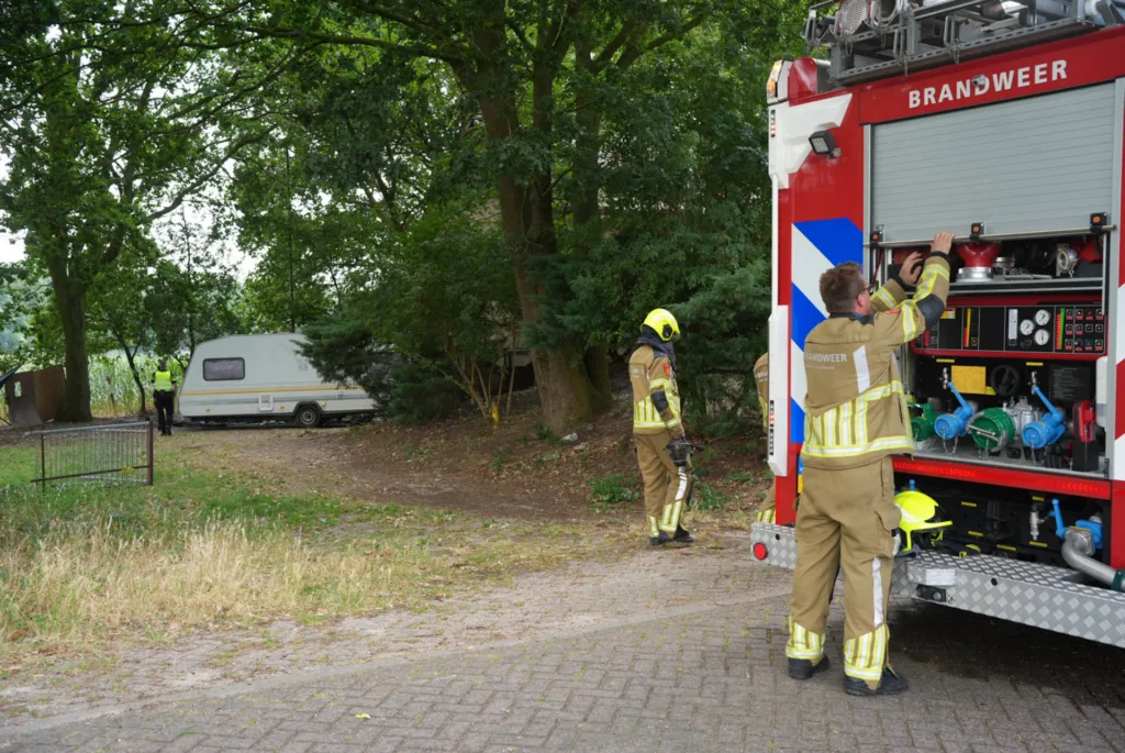 Twee branden bij boerderij in Waspik: politie vindt twee krakers en houdt vrouw aan 7 Twee branden bij boerderij in Waspik: politie vindt twee krakers en houdt vrouw aan 112 De Langstraat