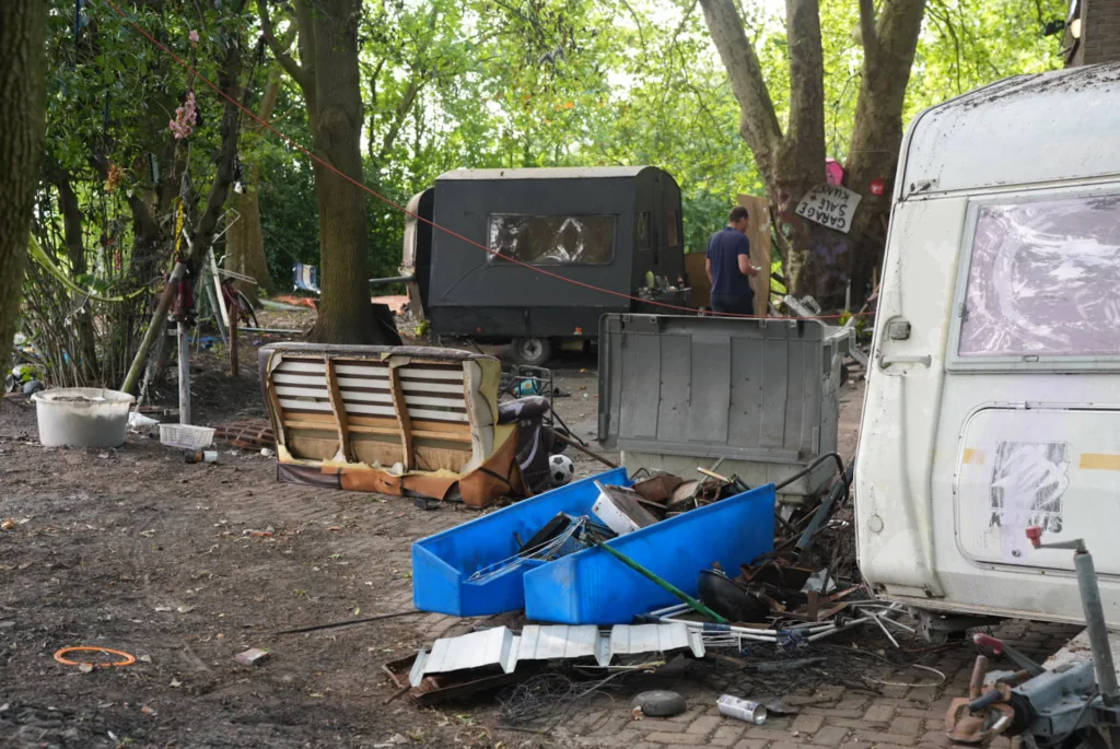 Twee branden bij boerderij in Waspik: politie vindt twee krakers en houdt vrouw aan 5 Twee branden bij boerderij in Waspik: politie vindt twee krakers en houdt vrouw aan 112 De Langstraat