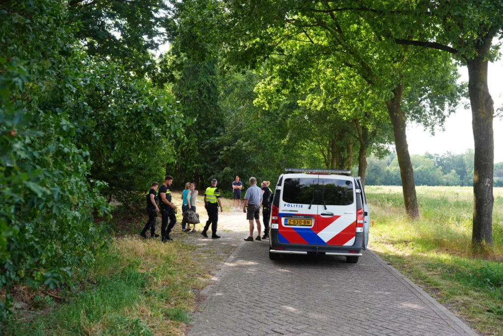 Twee branden bij boerderij in Waspik: politie vindt twee krakers en houdt vrouw aan 8 Twee branden bij boerderij in Waspik: politie vindt twee krakers en houdt vrouw aan 112 De Langstraat